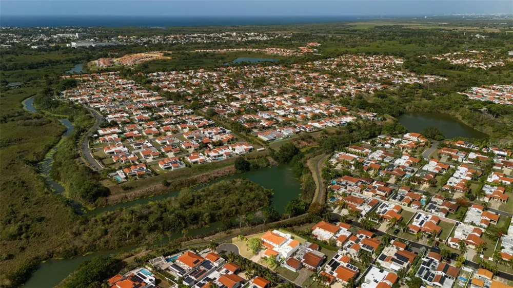 451 CAMINO GUAJATACA Dorado, PR 00646