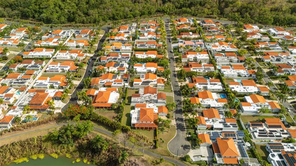 451 CAMINO GUAJATACA Dorado, PR 00646