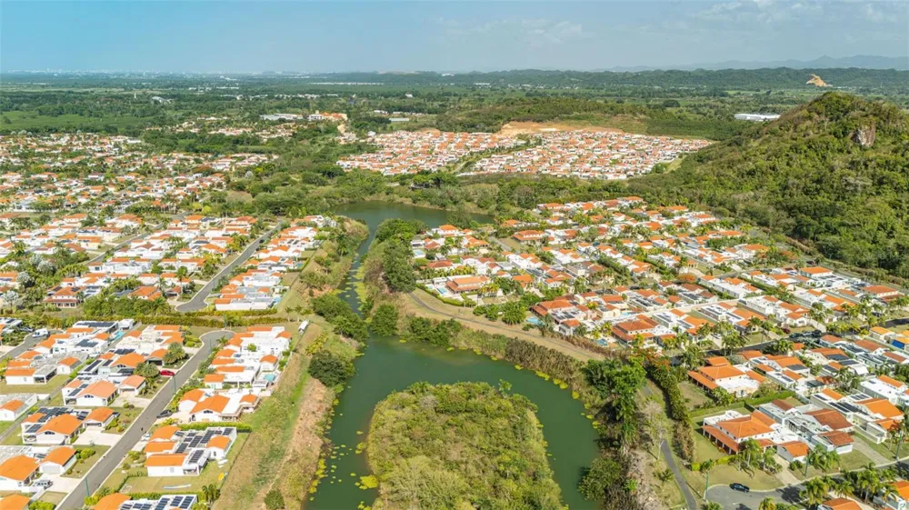 451 CAMINO GUAJATACA Dorado, PR 00646