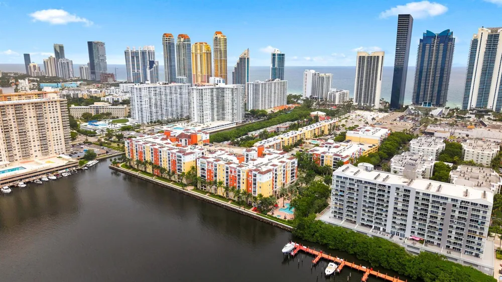 17100 Bay Road #1401 Sunny Isles Beach, FL 33160