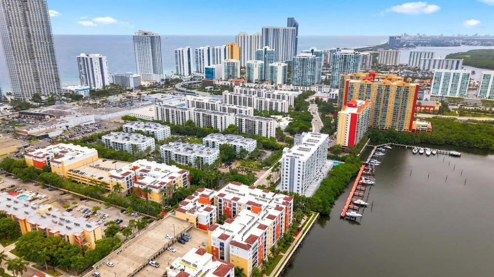 17100 Bay Road #1401 Sunny Isles Beach, FL 33160
