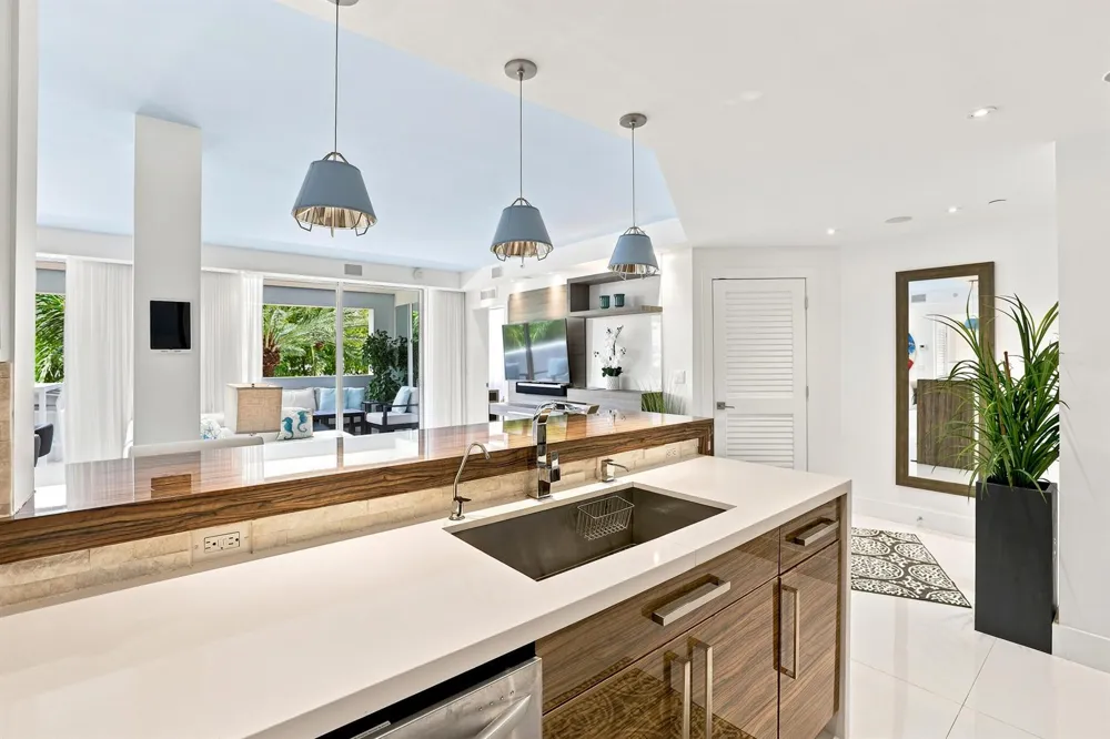 17100 Bay Road #1401 Sunny Isles Beach, FL 33160