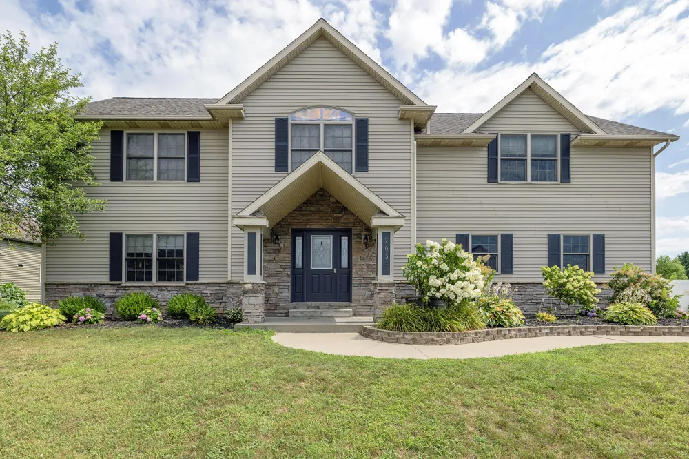 2053 Joni Lane Stevensville, MI 49127