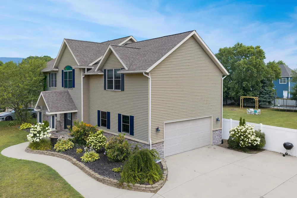 2053 Joni Lane Stevensville, MI 49127