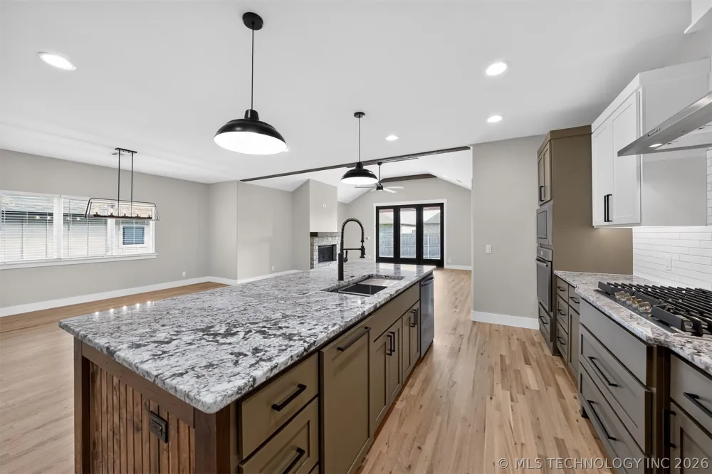 2042 E 130th Street Jenks, OK 74037