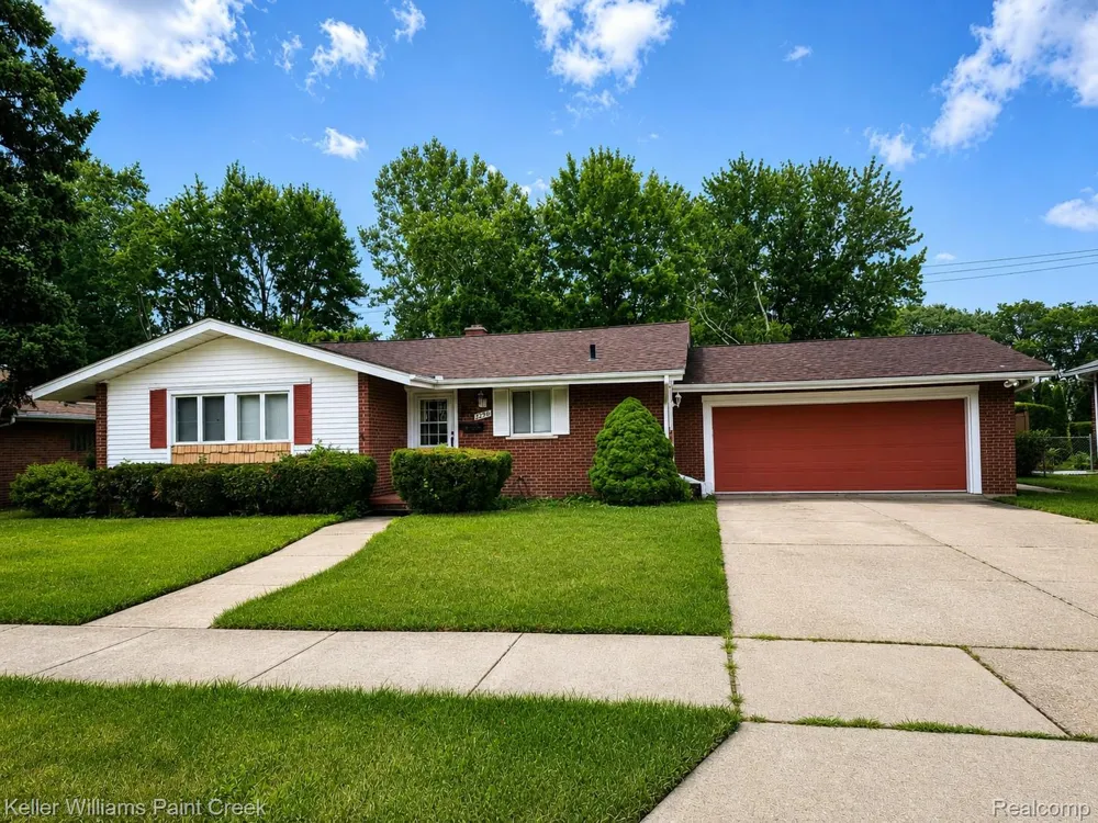 22914 Beaconsfield Avenue Eastpointe City, MI 48021
