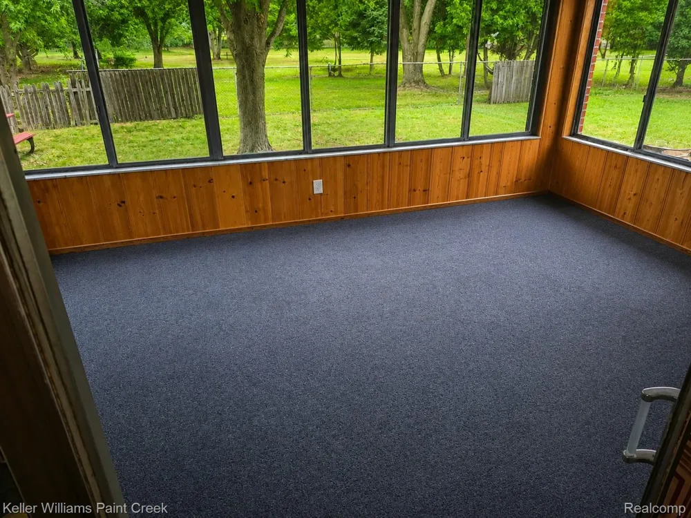 22914 Beaconsfield Avenue Eastpointe City, MI 48021