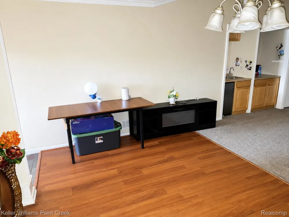 22914 Beaconsfield Avenue Eastpointe City, MI 48021