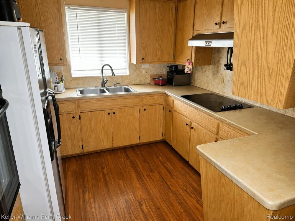 22914 Beaconsfield Avenue Eastpointe City, MI 48021