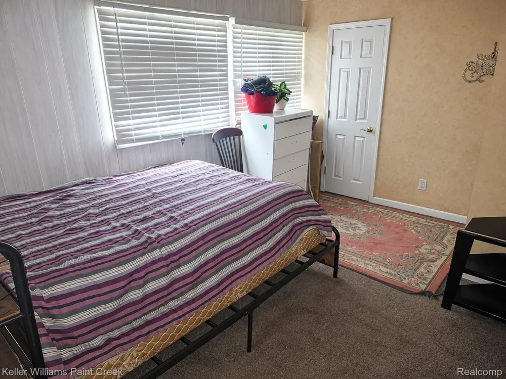 22914 Beaconsfield Avenue Eastpointe City, MI 48021