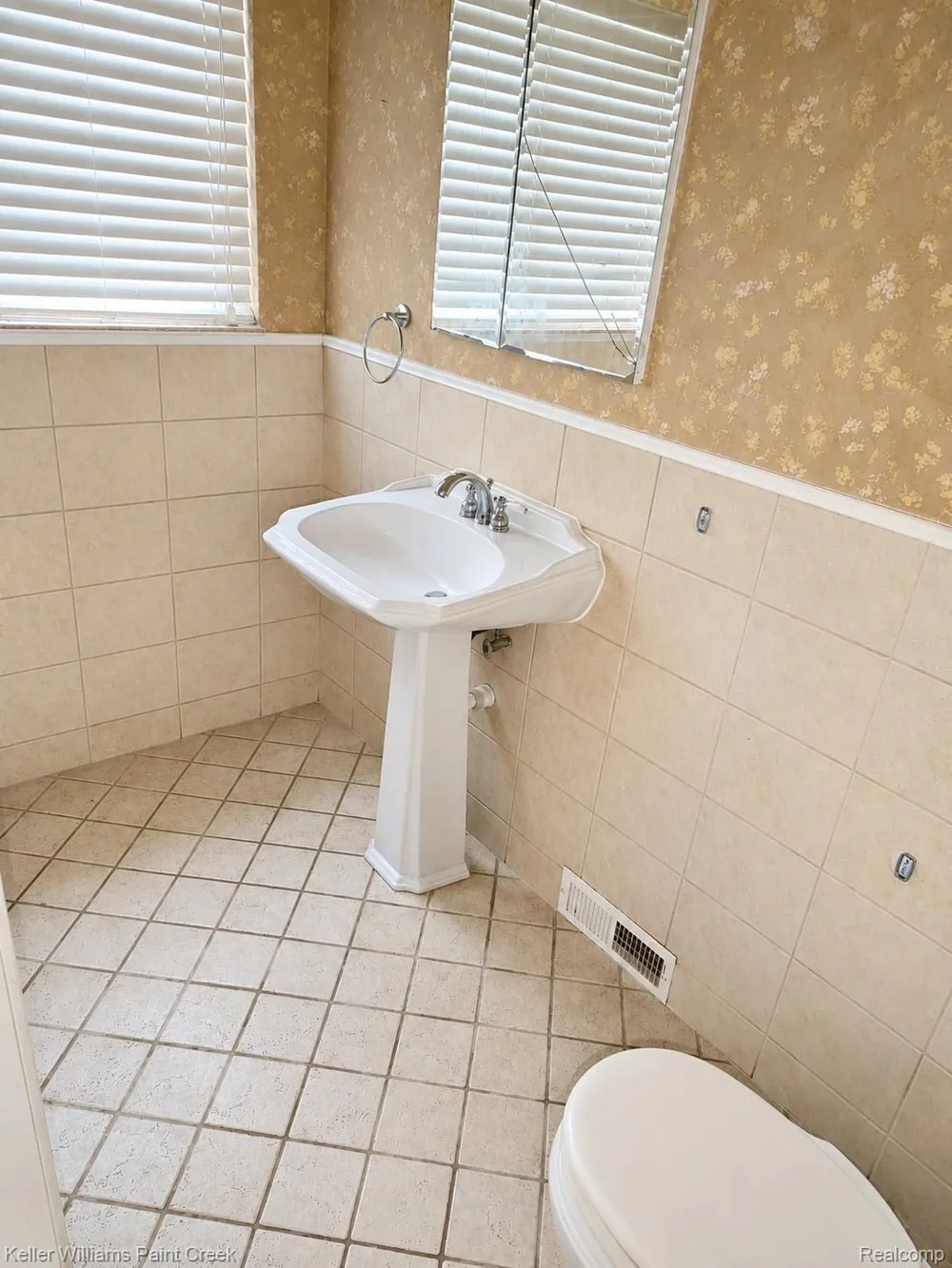 22914 Beaconsfield Avenue Eastpointe City, MI 48021