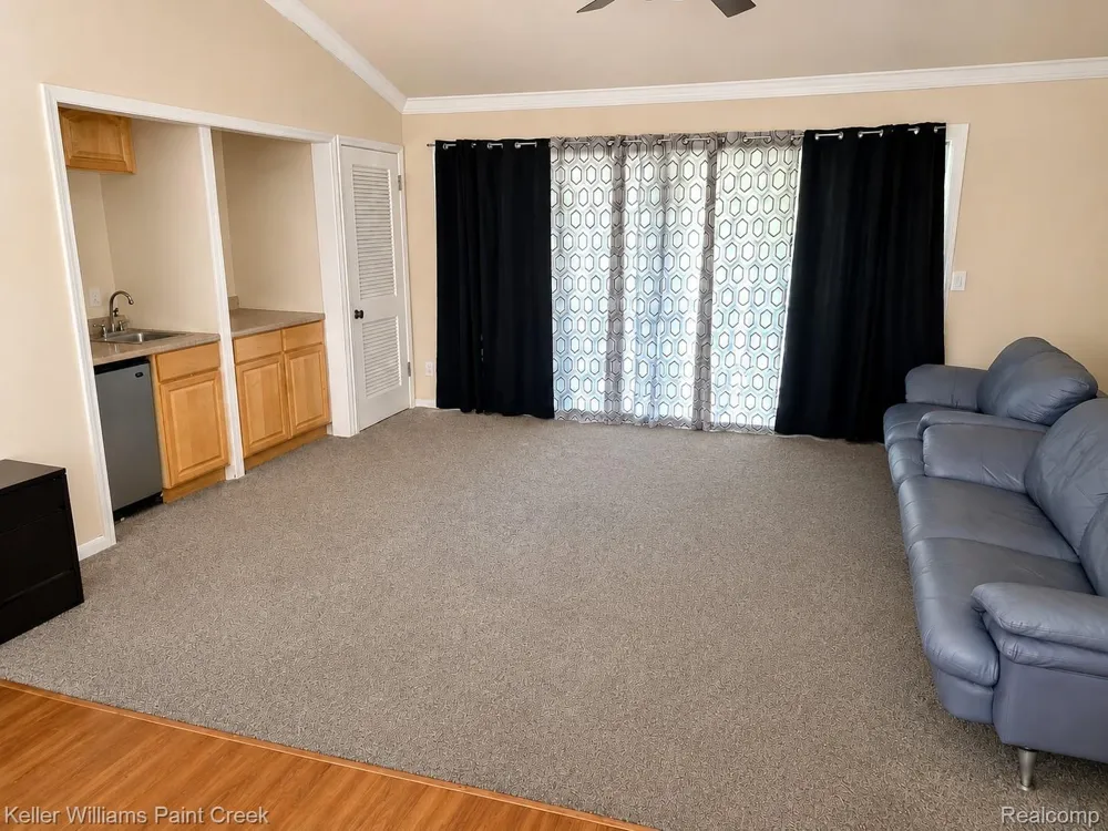 22914 Beaconsfield Avenue Eastpointe City, MI 48021