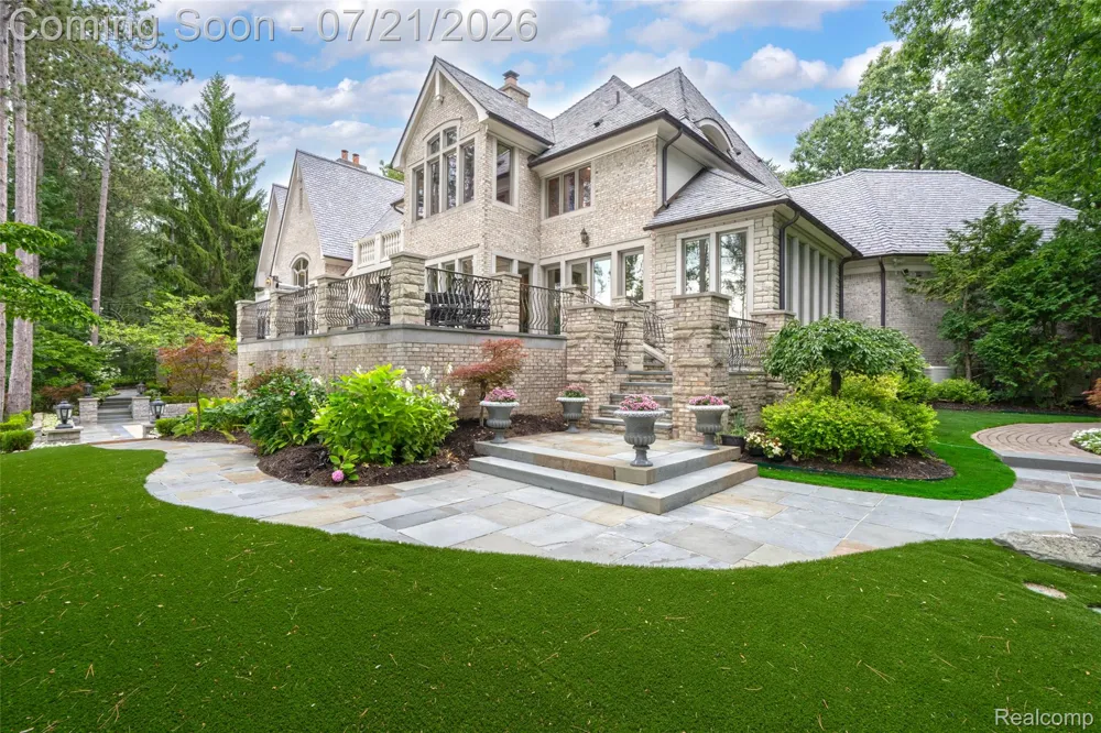 5621 Arbor Bay Court Genoa Township, MI 48116