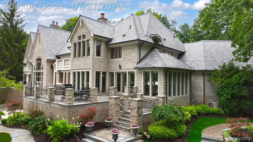5621 Arbor Bay Court Genoa Township, MI 48116
