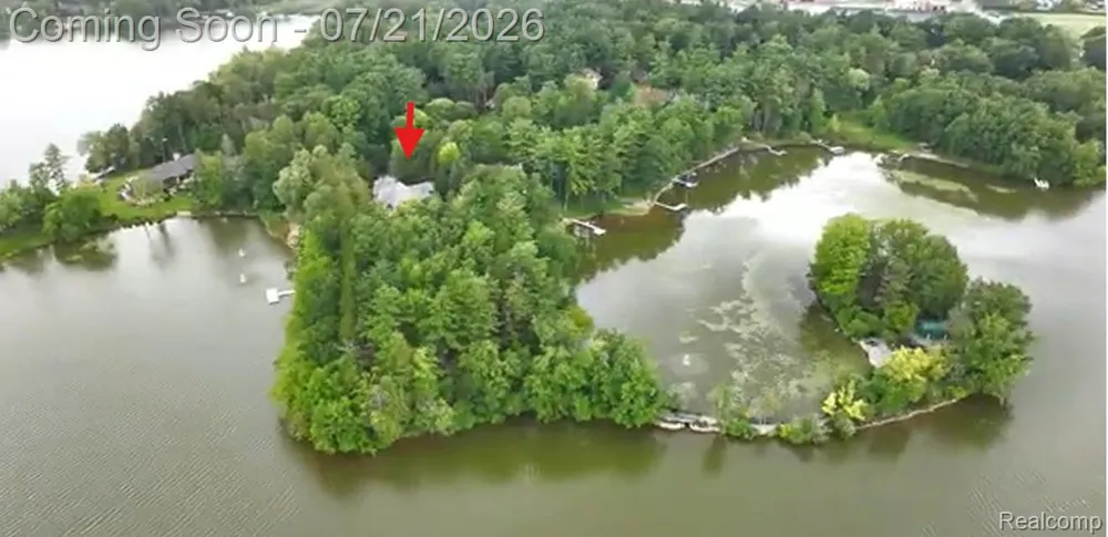5621 Arbor Bay Court Genoa Township, MI 48116