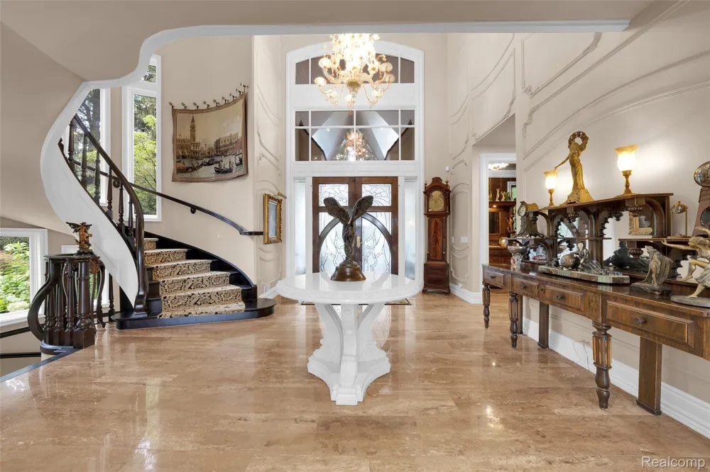 5621 Arbor Bay Court Genoa Township, MI 48116