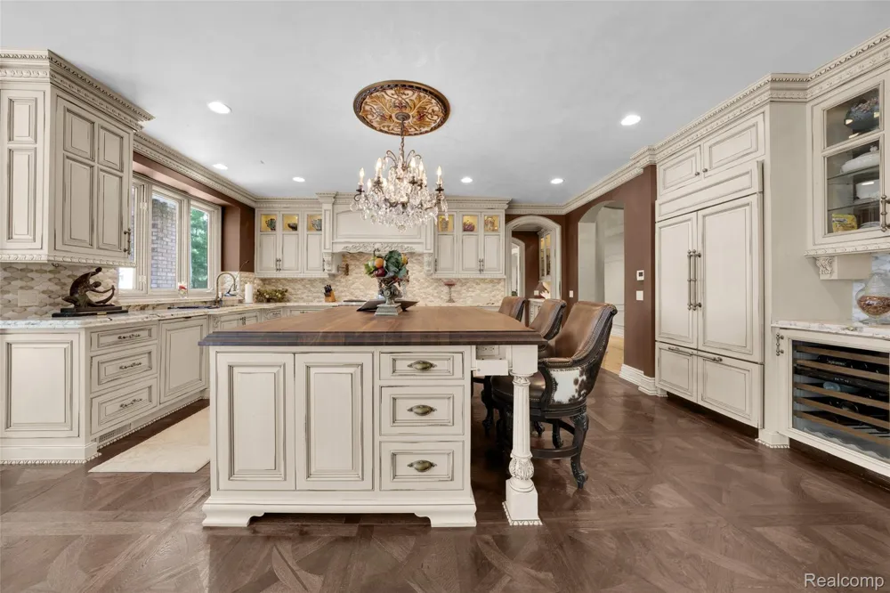 5621 Arbor Bay Court Genoa Township, MI 48116