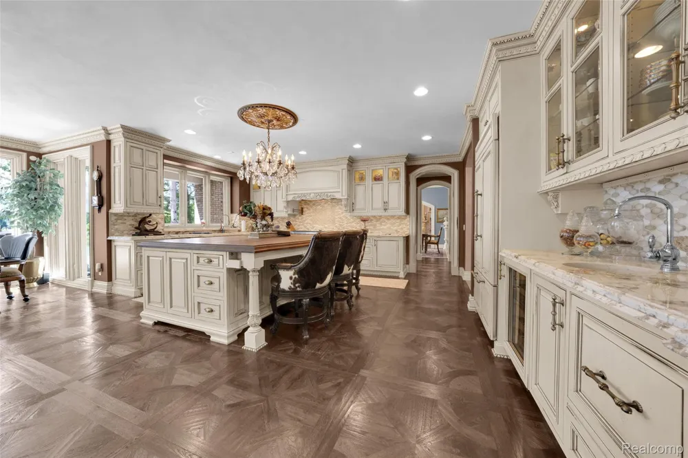 5621 Arbor Bay Court Genoa Township, MI 48116