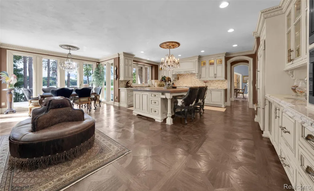 5621 Arbor Bay Court Genoa Township, MI 48116