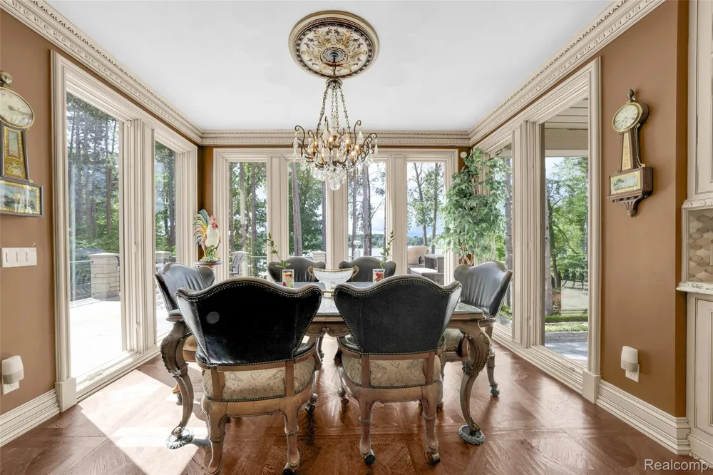 5621 Arbor Bay Court Genoa Township, MI 48116