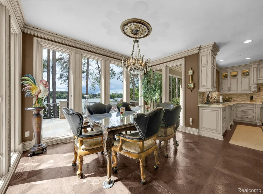 5621 Arbor Bay Court Genoa Township, MI 48116