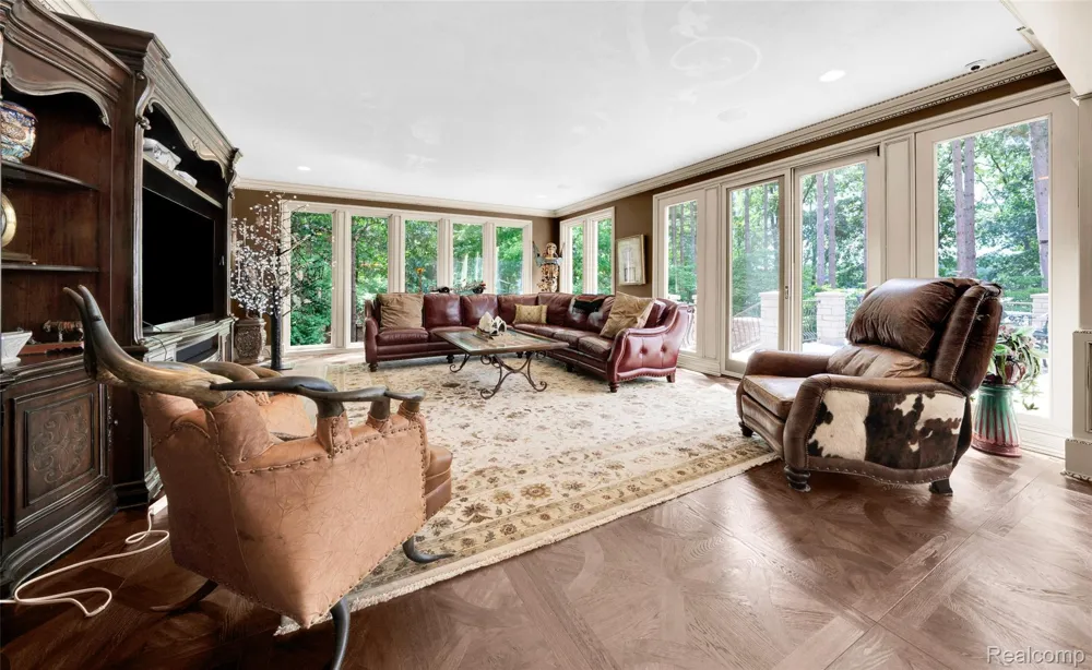5621 Arbor Bay Court Genoa Township, MI 48116