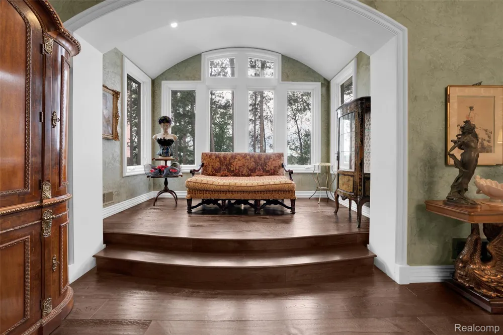 5621 Arbor Bay Court Genoa Township, MI 48116