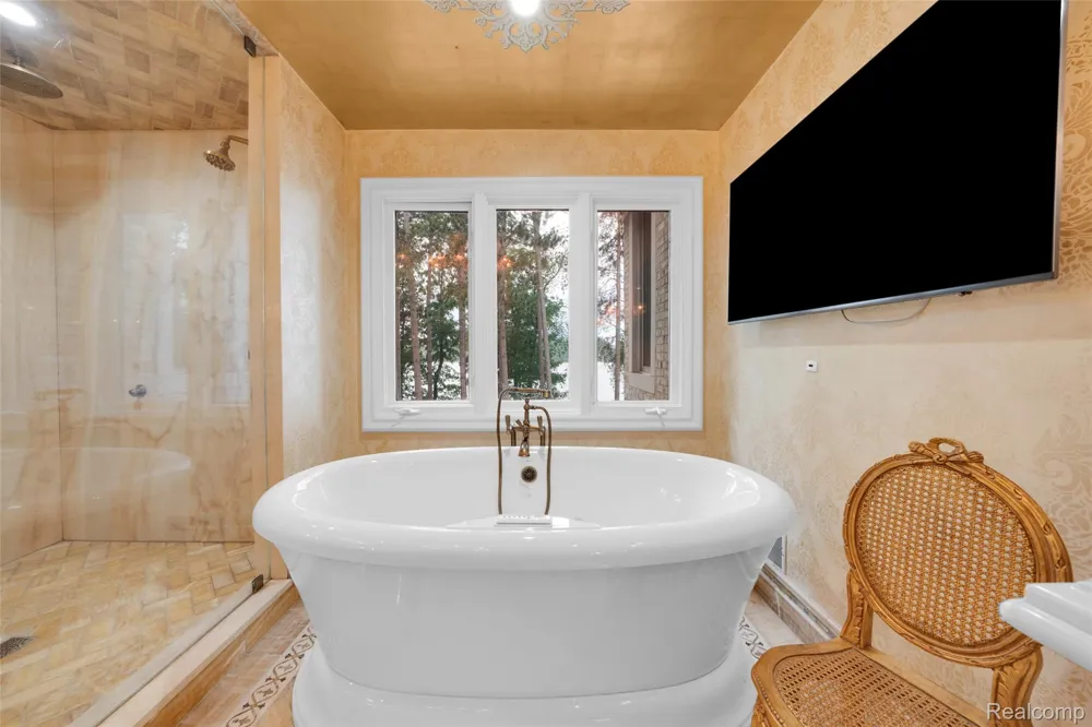 5621 Arbor Bay Court Genoa Township, MI 48116