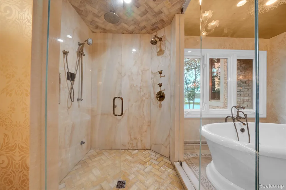 5621 Arbor Bay Court Genoa Township, MI 48116