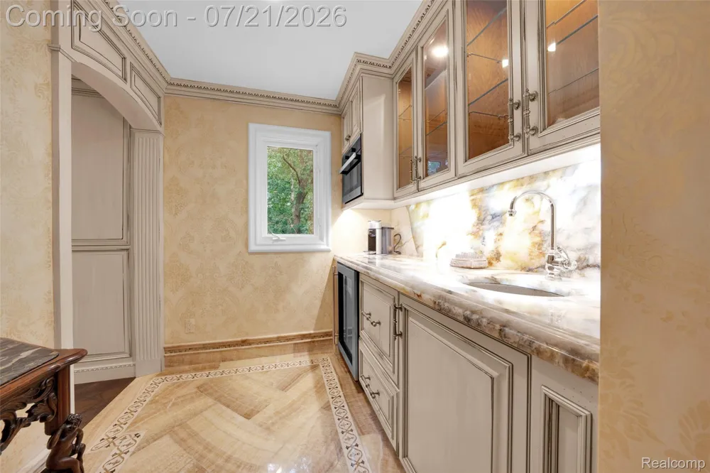 5621 Arbor Bay Court Genoa Township, MI 48116