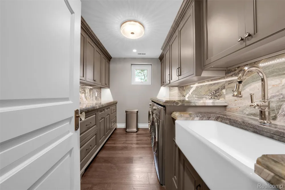 5621 Arbor Bay Court Genoa Township, MI 48116