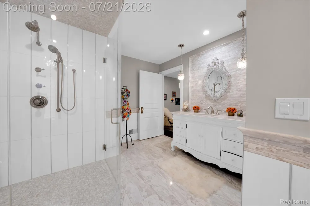 5621 Arbor Bay Court Genoa Township, MI 48116