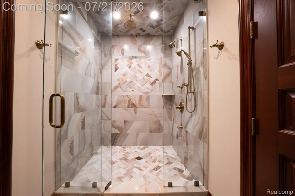 5621 Arbor Bay Court Genoa Township, MI 48116