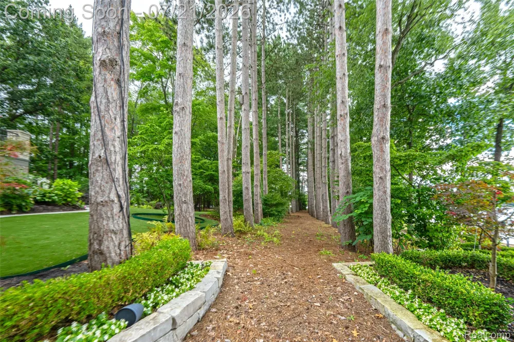5621 Arbor Bay Court Genoa Township, MI 48116