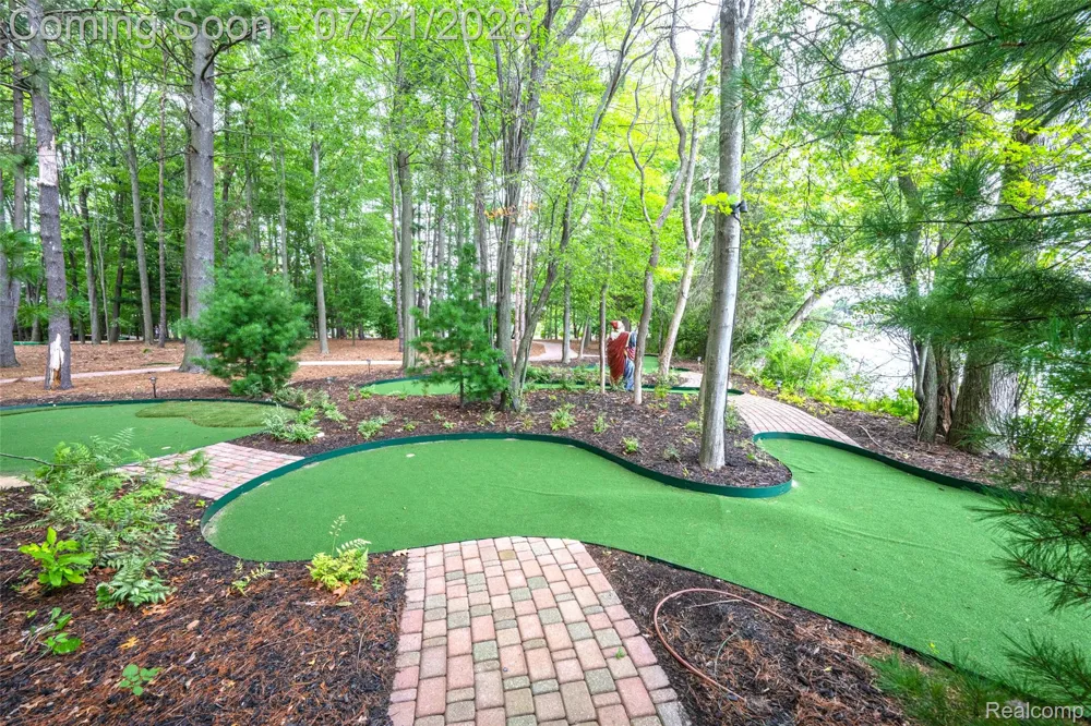 5621 Arbor Bay Court Genoa Township, MI 48116