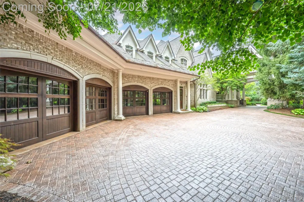 5621 Arbor Bay Court Genoa Township, MI 48116