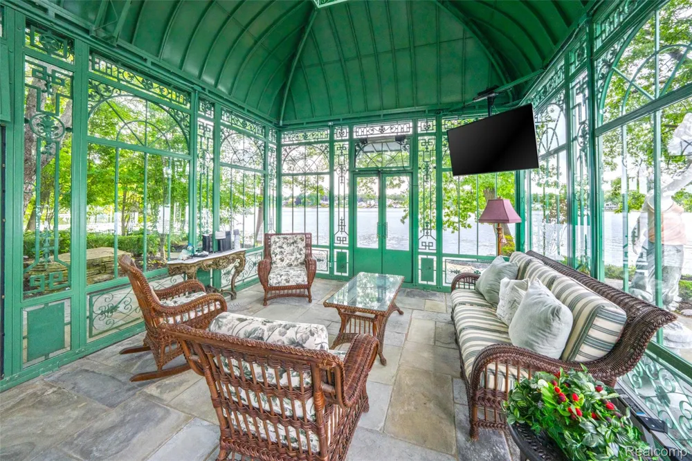 5621 Arbor Bay Court Genoa Township, MI 48116