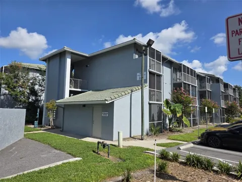 139 OYSTER BAY CIRCLE #220