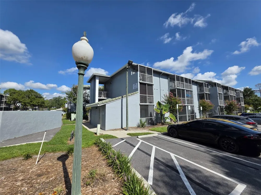 139 OYSTER BAY CIRCLE #220 Altamonte Springs, FL 32701