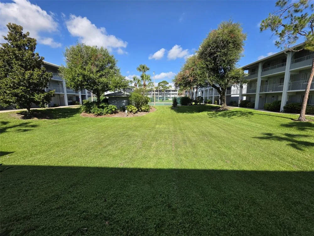 139 OYSTER BAY CIRCLE #220 Altamonte Springs, FL 32701