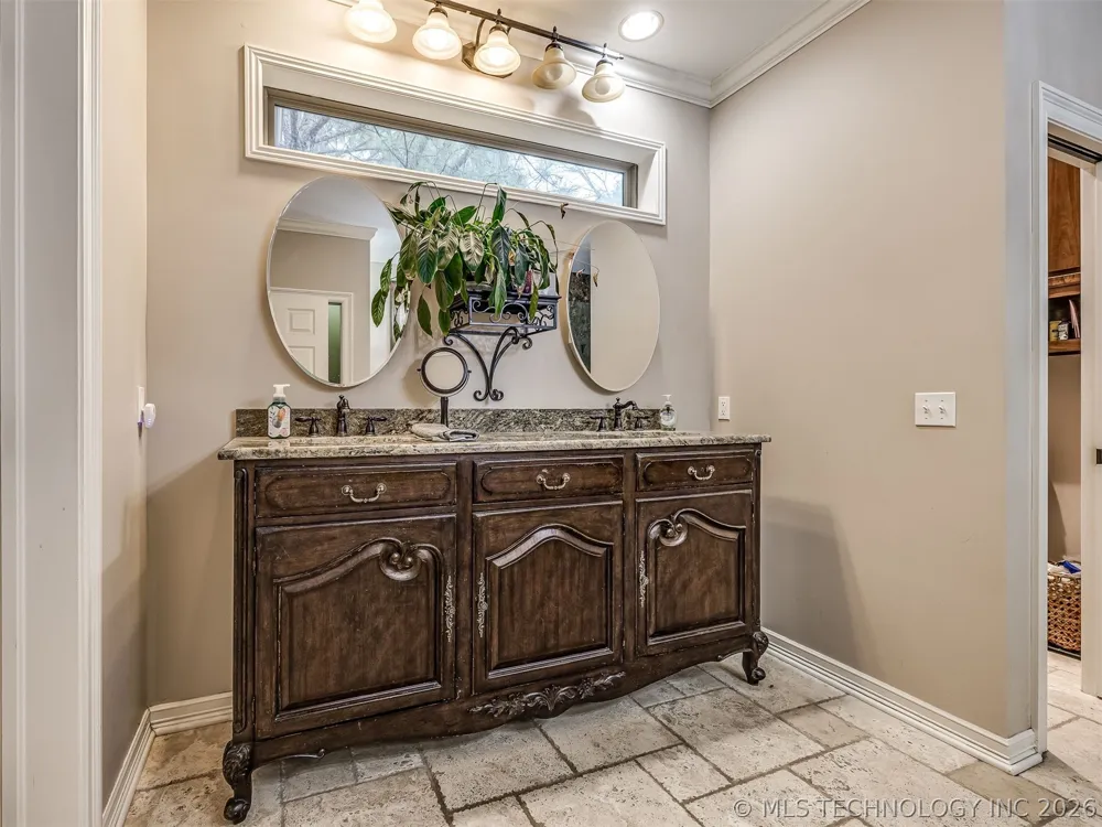6301 S 5th Avenue Broken Arrow, OK 74011