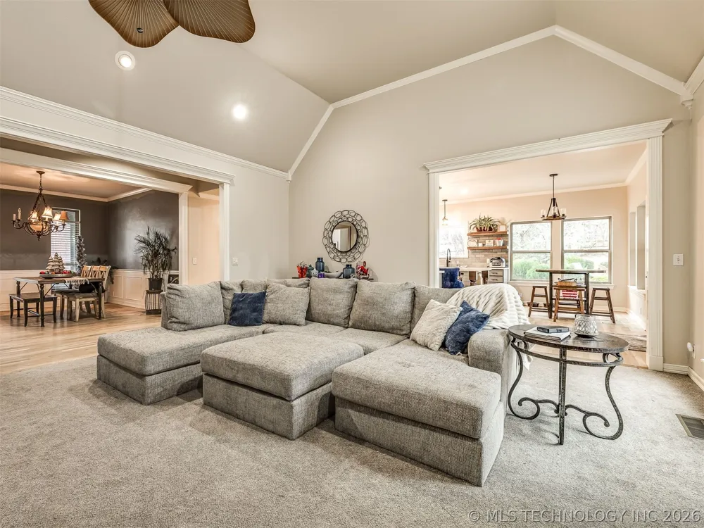 6301 S 5th Avenue Broken Arrow, OK 74011