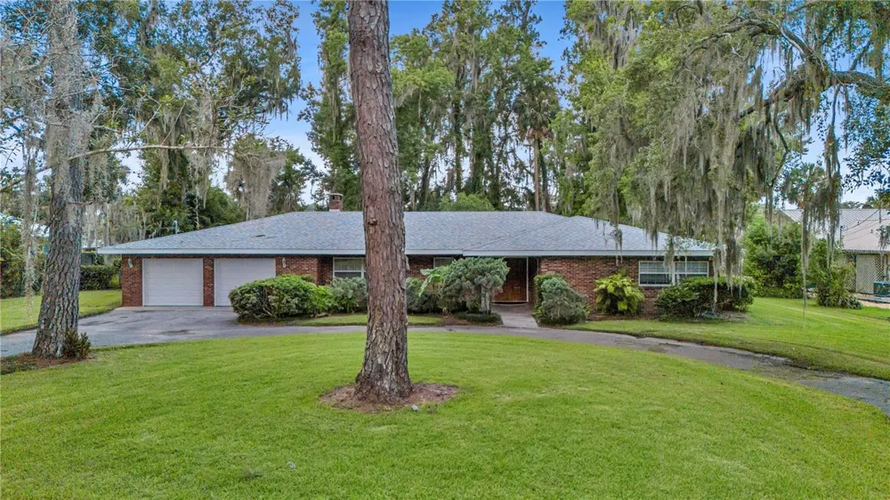 1940 ALICE DRIVE Astor, FL 32102