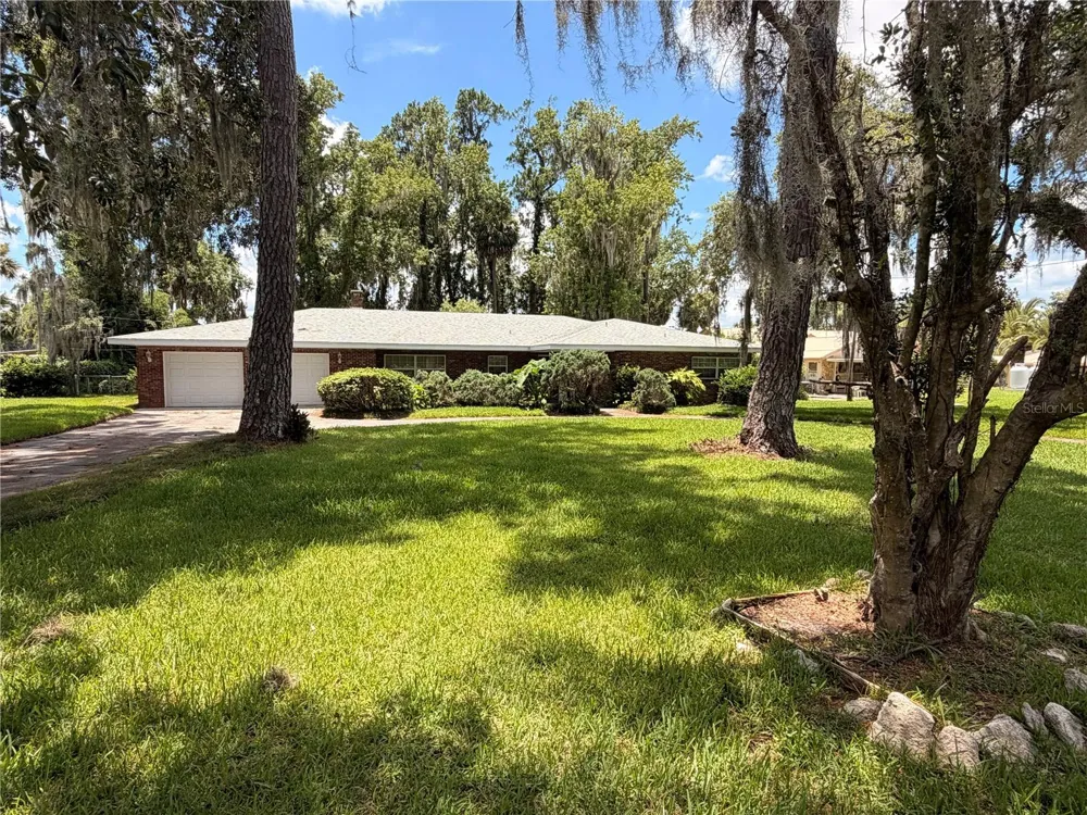 1940 ALICE DRIVE Astor, FL 32102