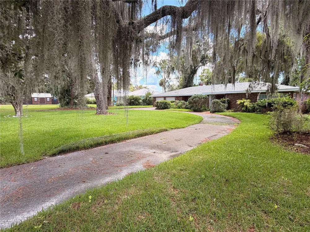 1940 ALICE DRIVE Astor, FL 32102