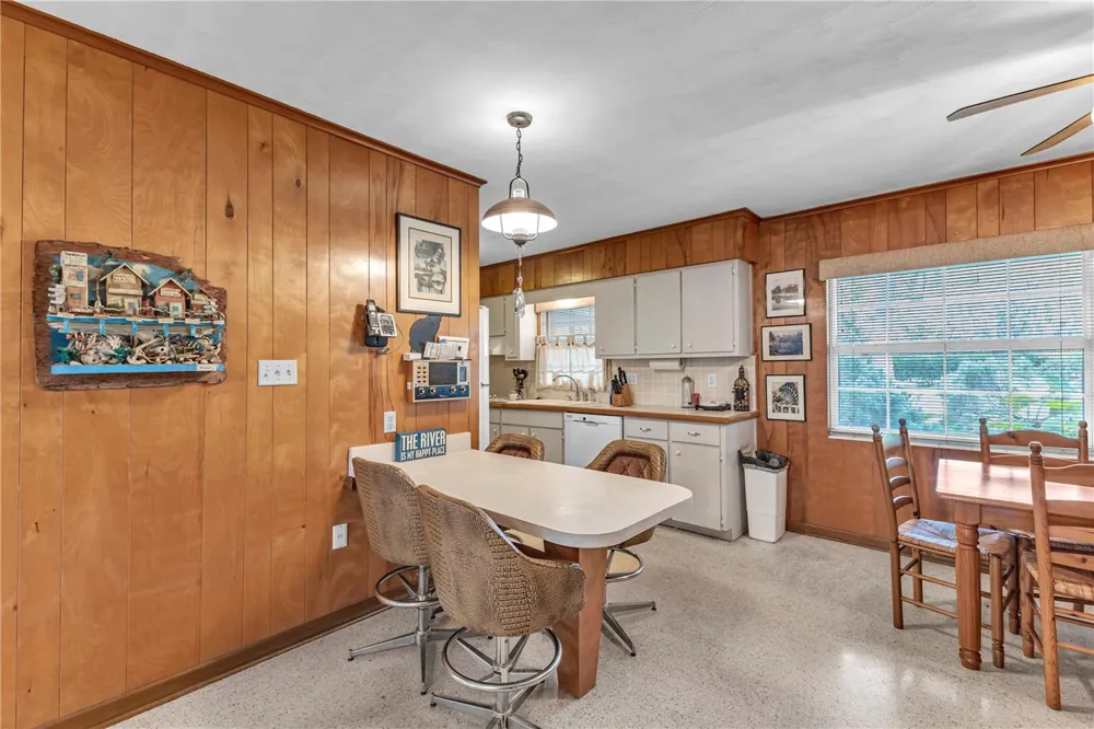 1940 ALICE DRIVE Astor, FL 32102