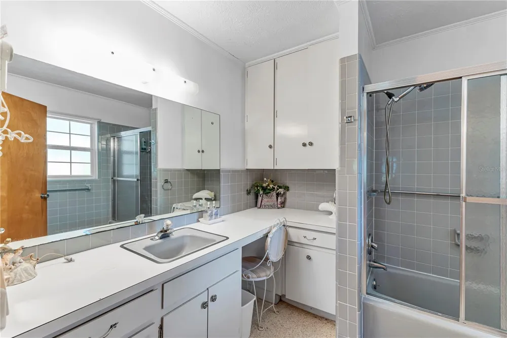 1940 ALICE DRIVE Astor, FL 32102