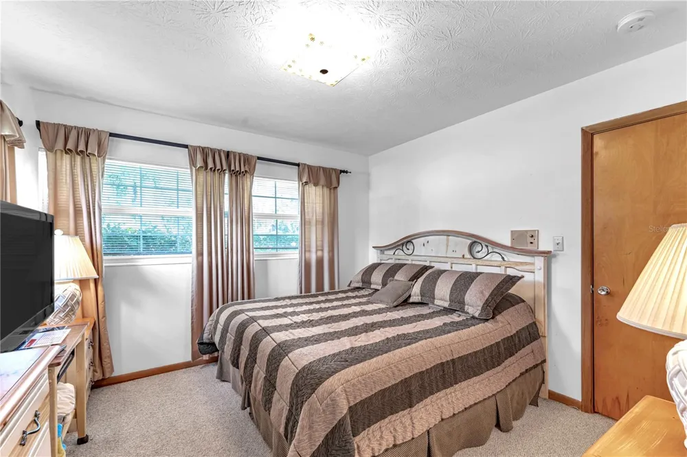 1940 ALICE DRIVE Astor, FL 32102