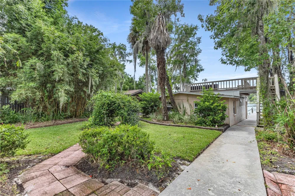 1940 ALICE DRIVE Astor, FL 32102