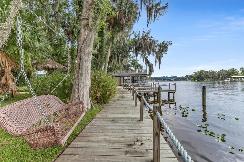 1940 ALICE DRIVE Astor, FL 32102